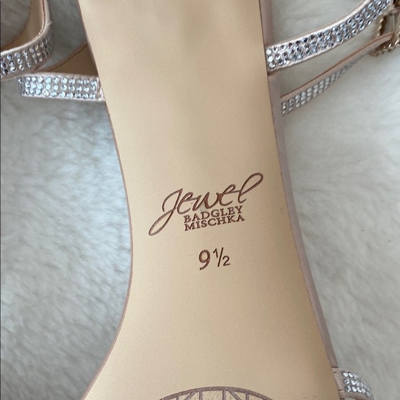 Jewel Badgley Mischka Cream and Silver Heels Sophisticated Style - Picture 11 of 13